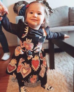guagua con vestido negro